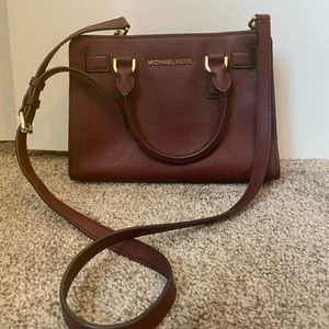 Mini burgundy Michael kors